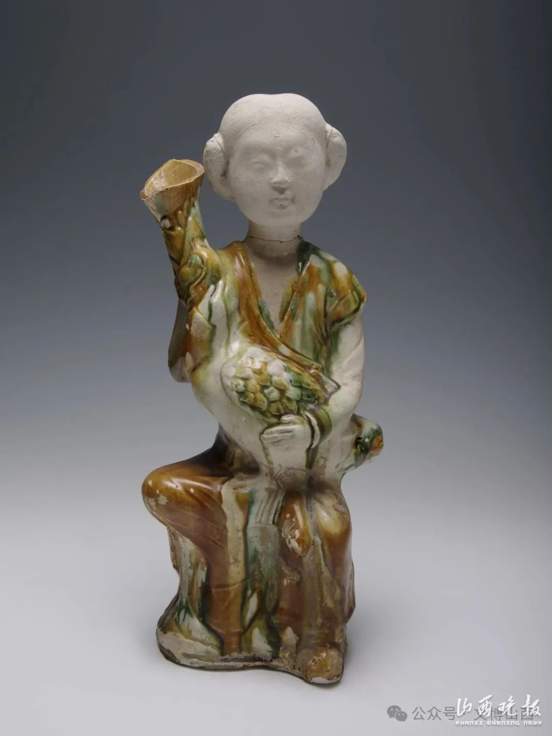 抱鸭壶女俑：穿越千年的微笑