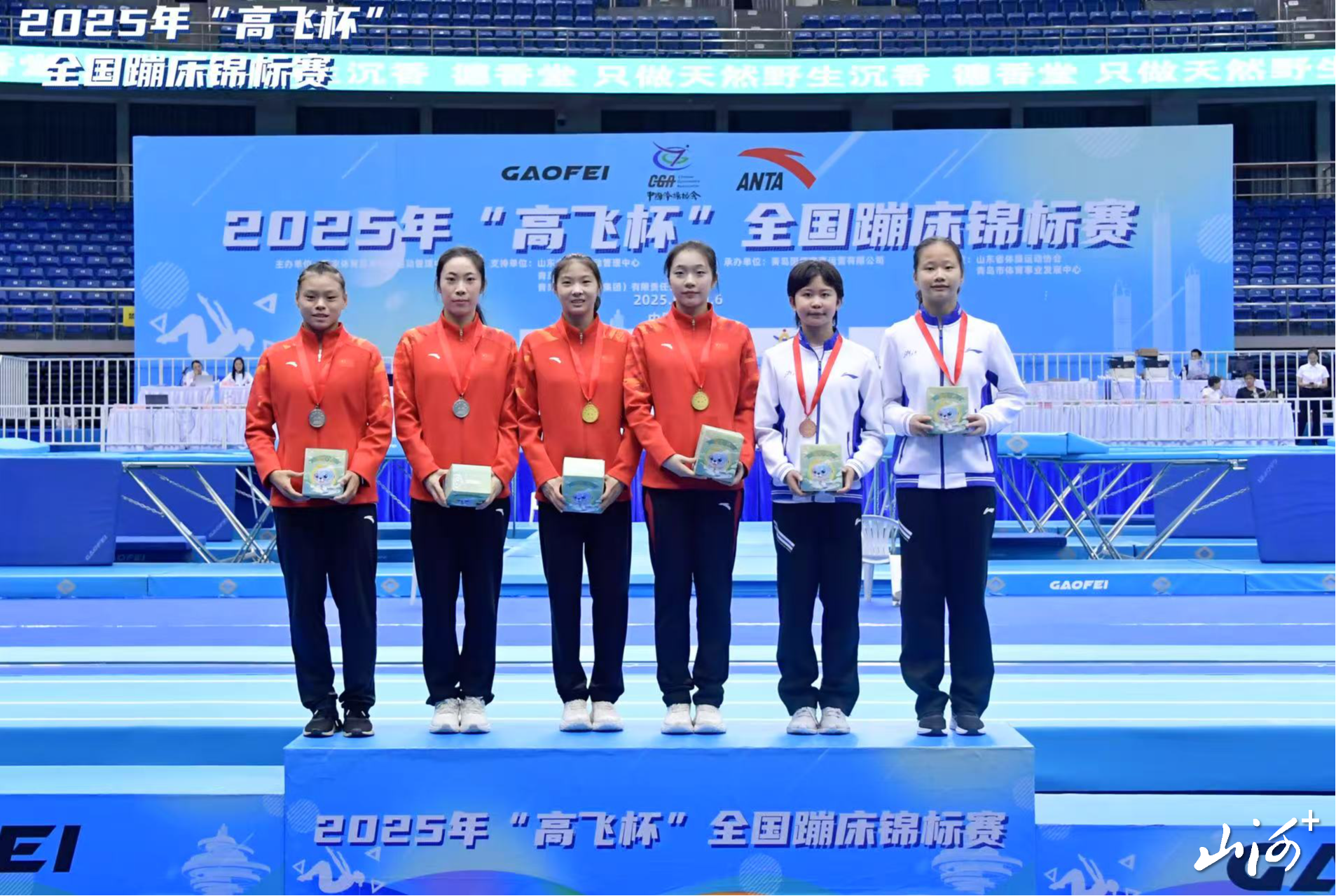 山西队包揽女子双人同步冠亚军