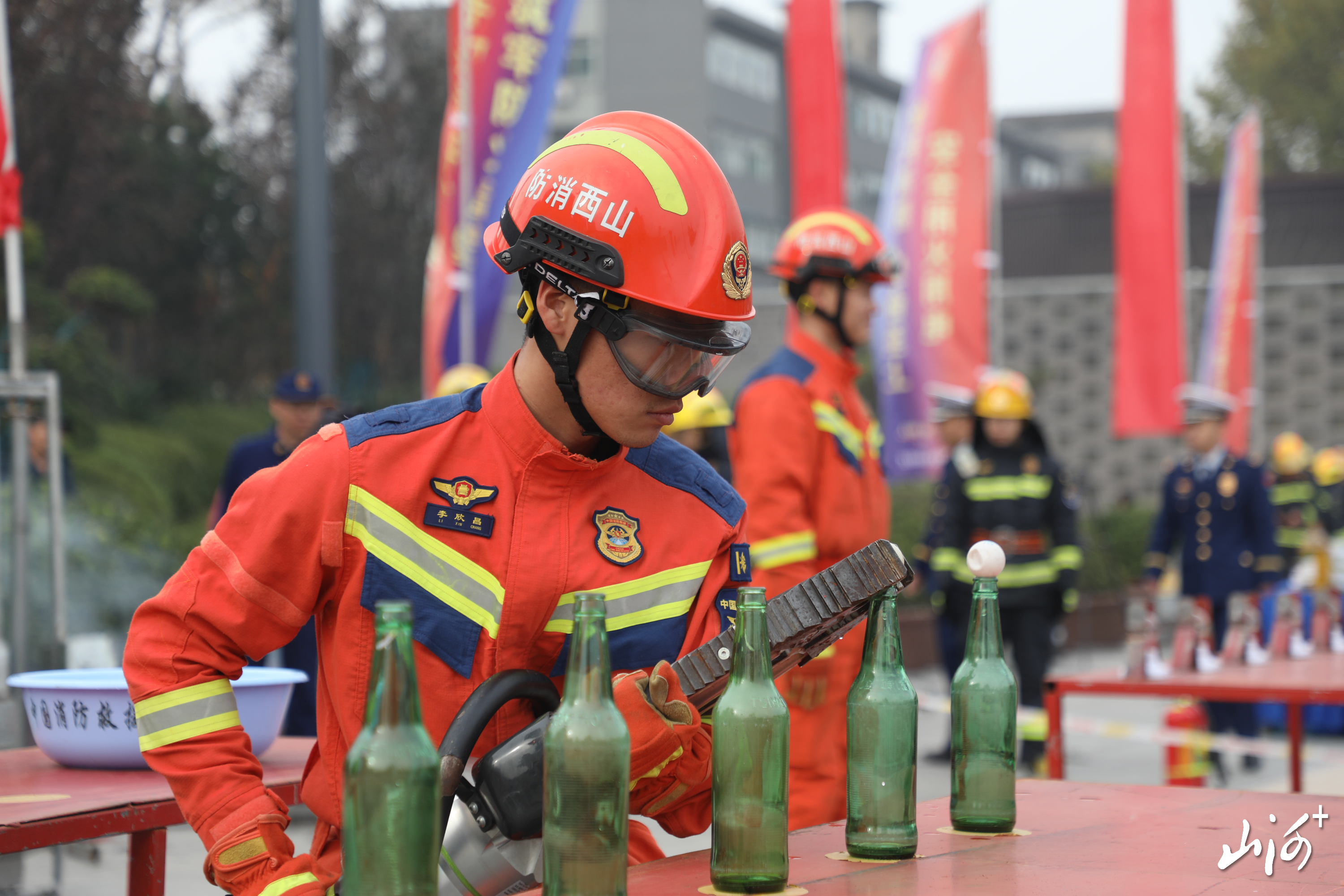 消防专业队操法展示 (1)