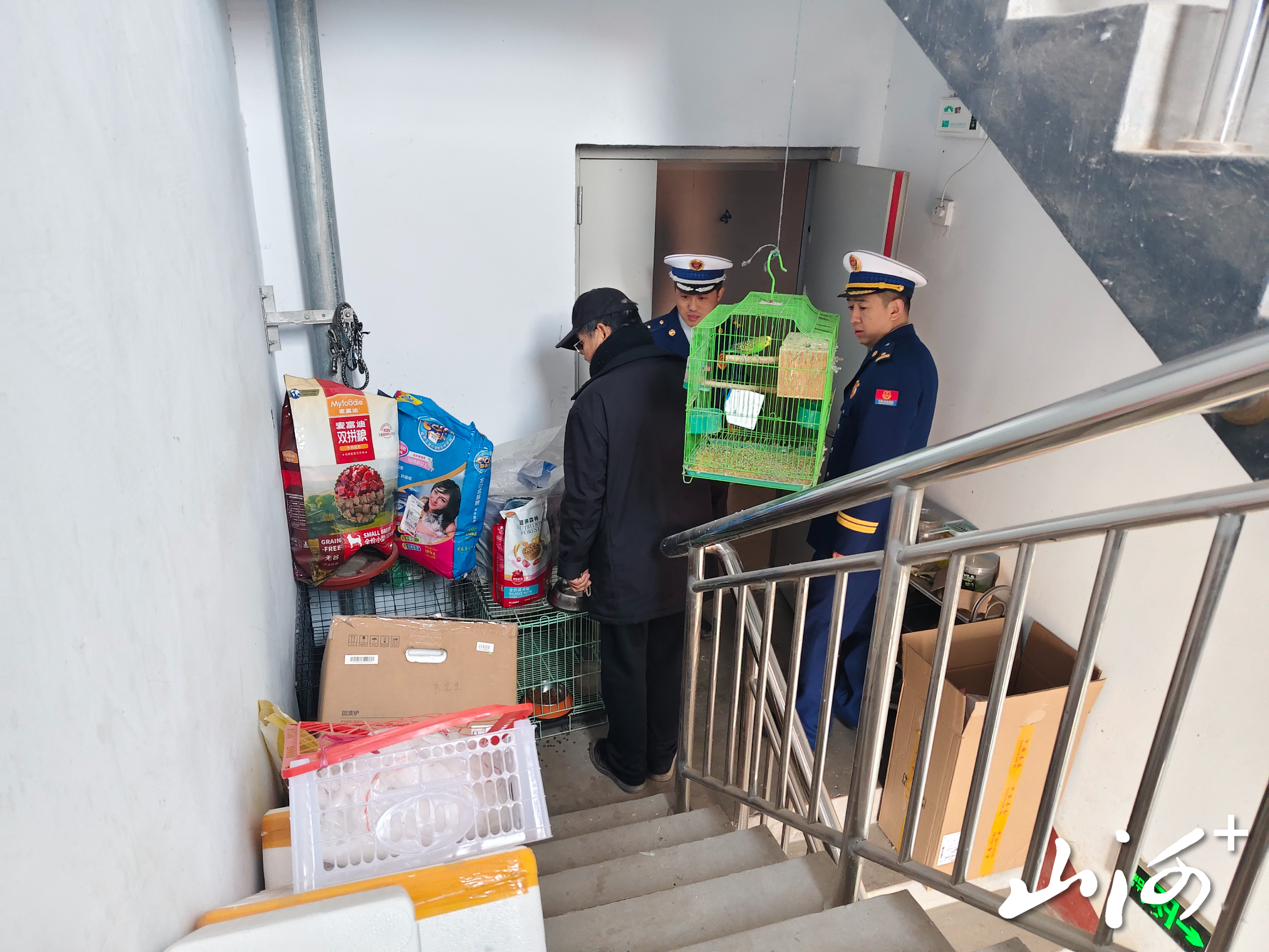 对堵塞逃生通道的行为进行清理整顿