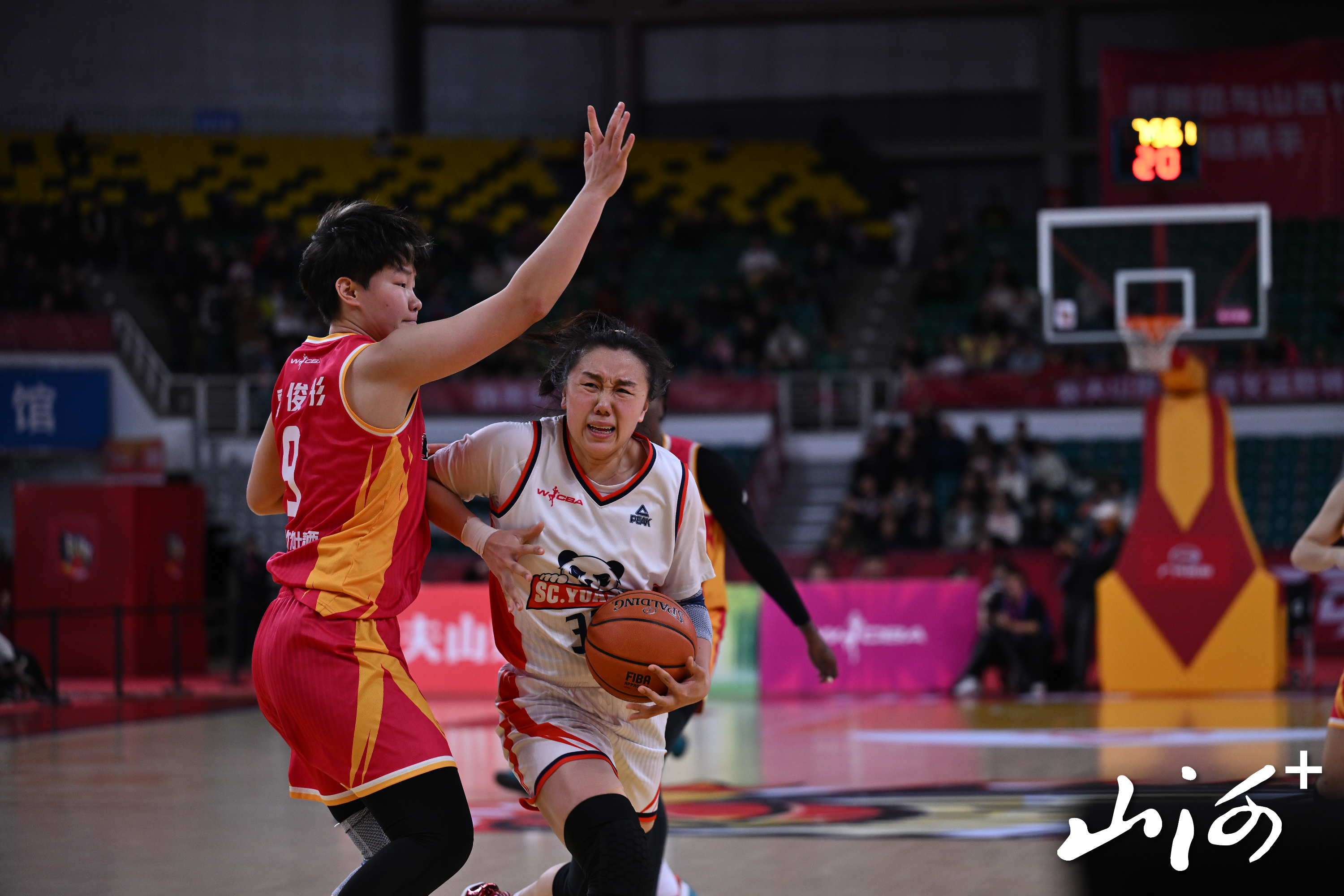 霍俊彤全力防守