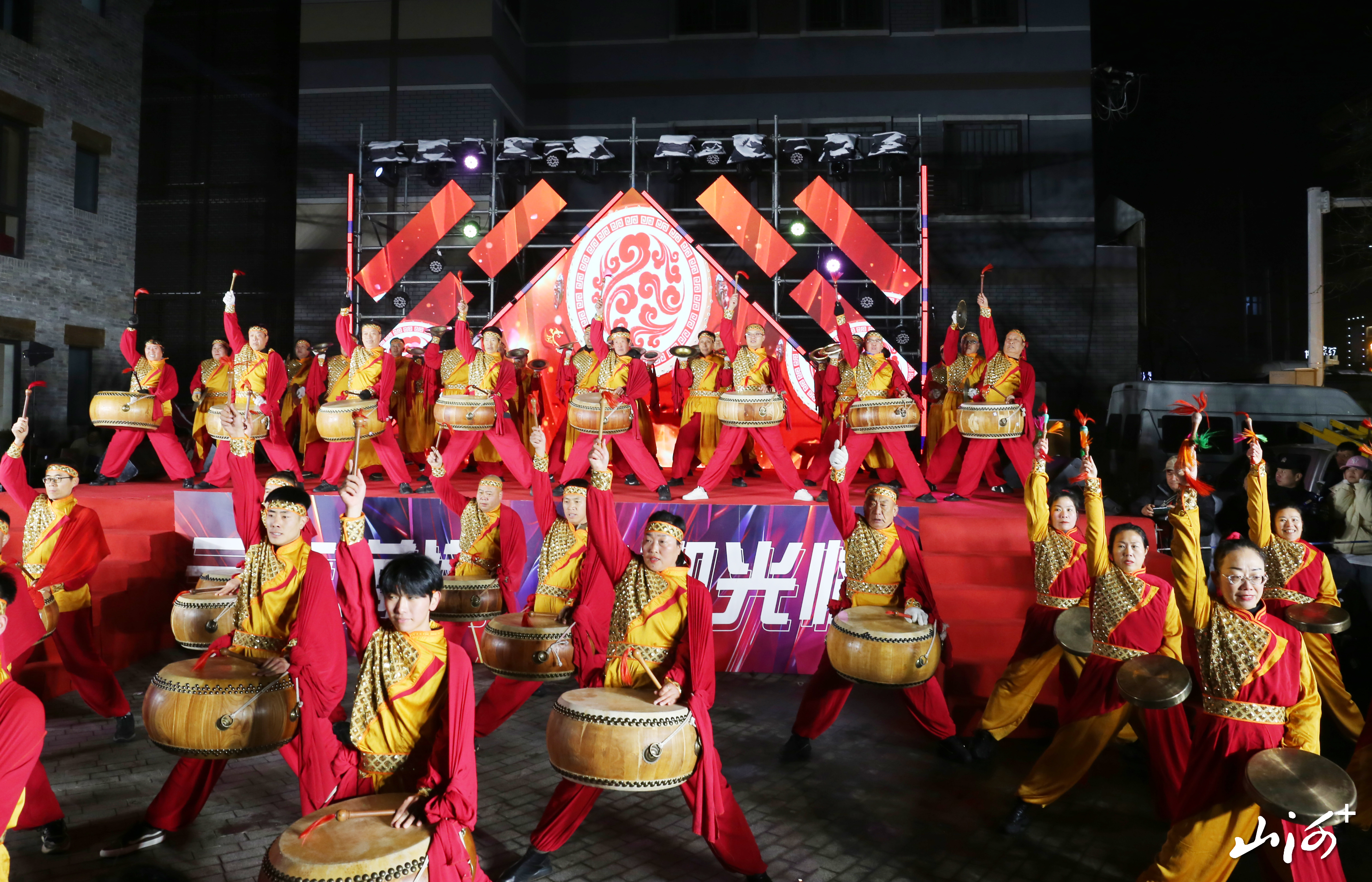 财神楼威风锣鼓表演