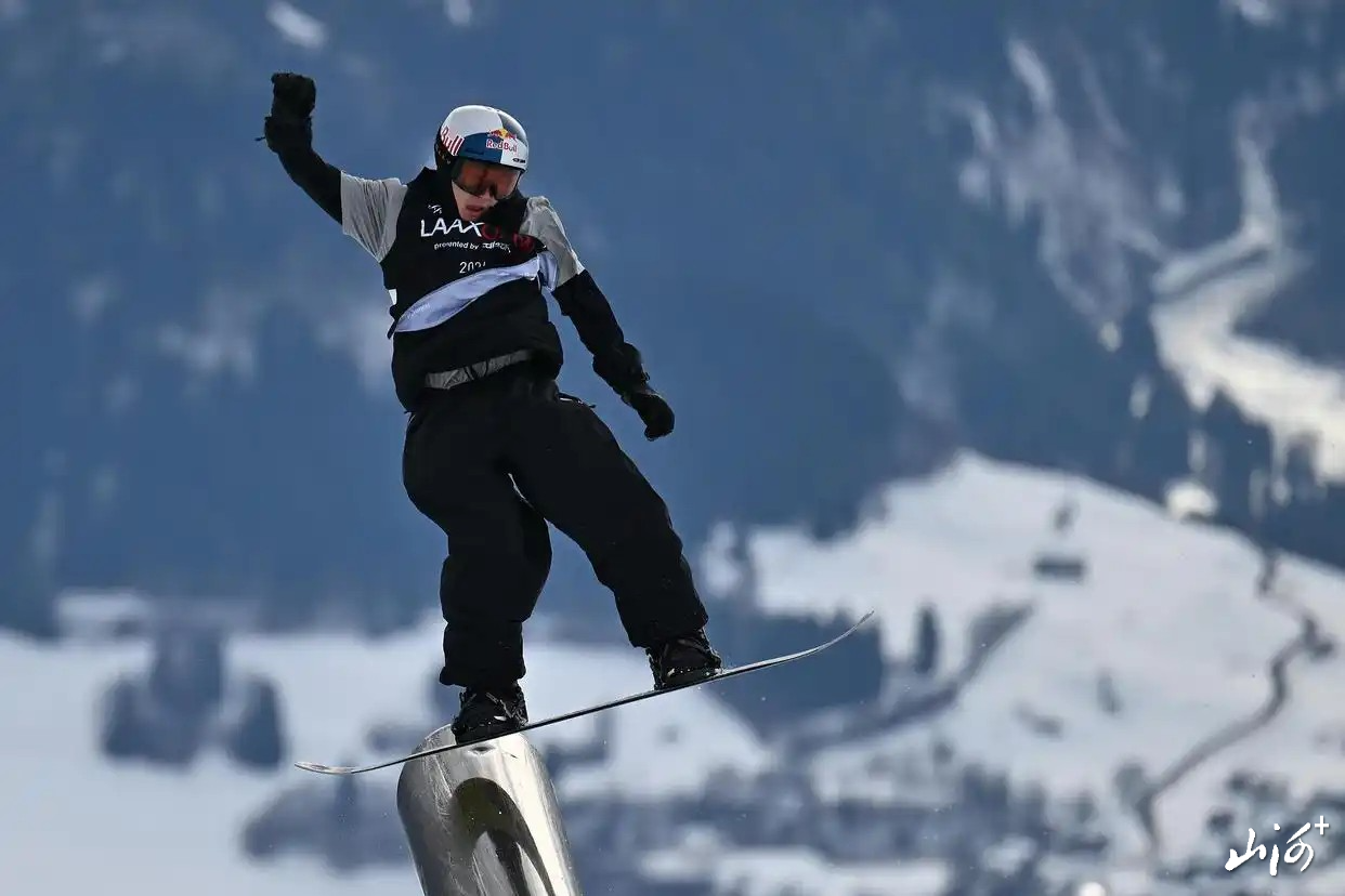 苏翊鸣在比赛中