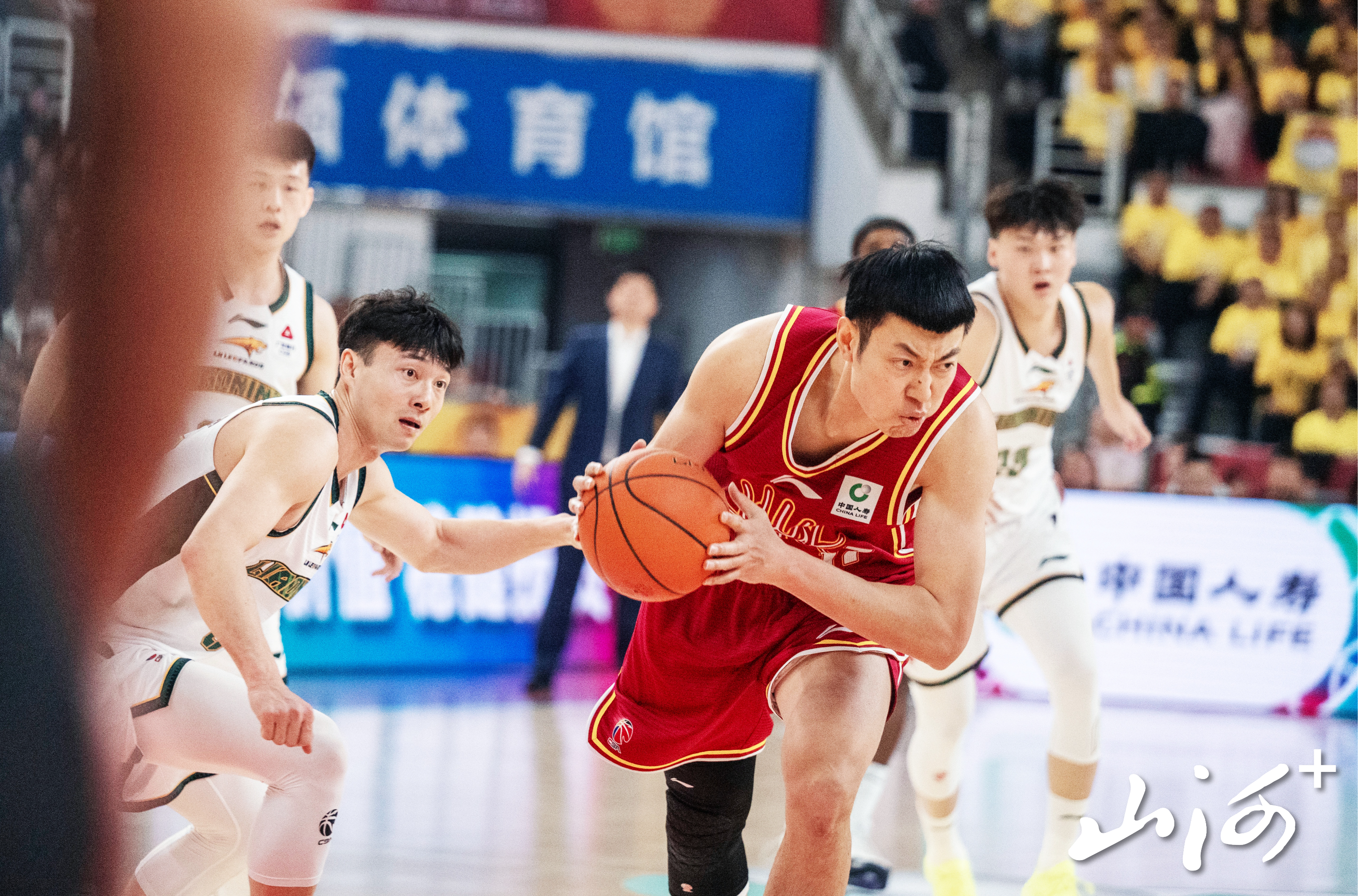 焦海龙摆脱防守 焦海龙摆脱防守