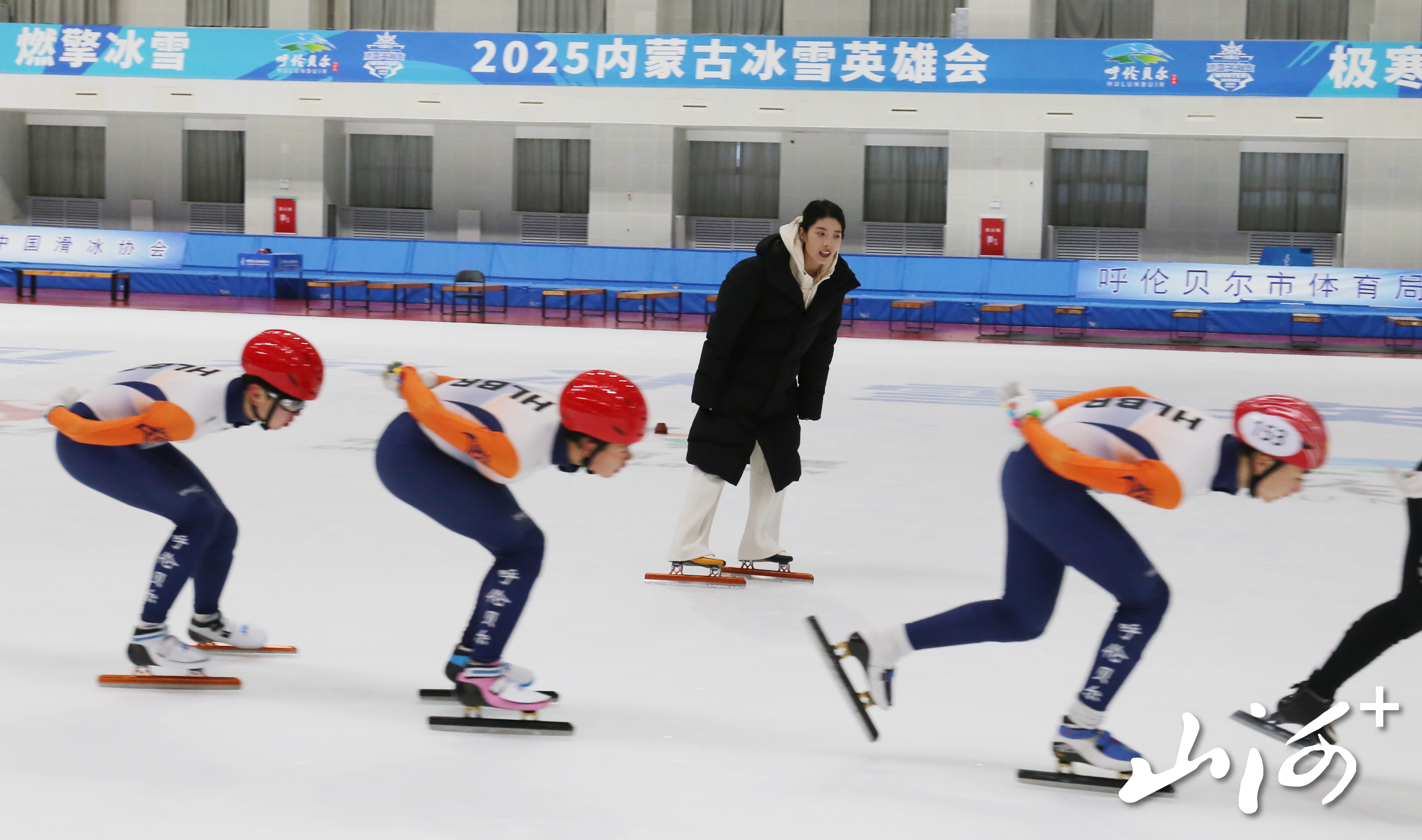 奥运冠军曲春雨（站立者）实地教学