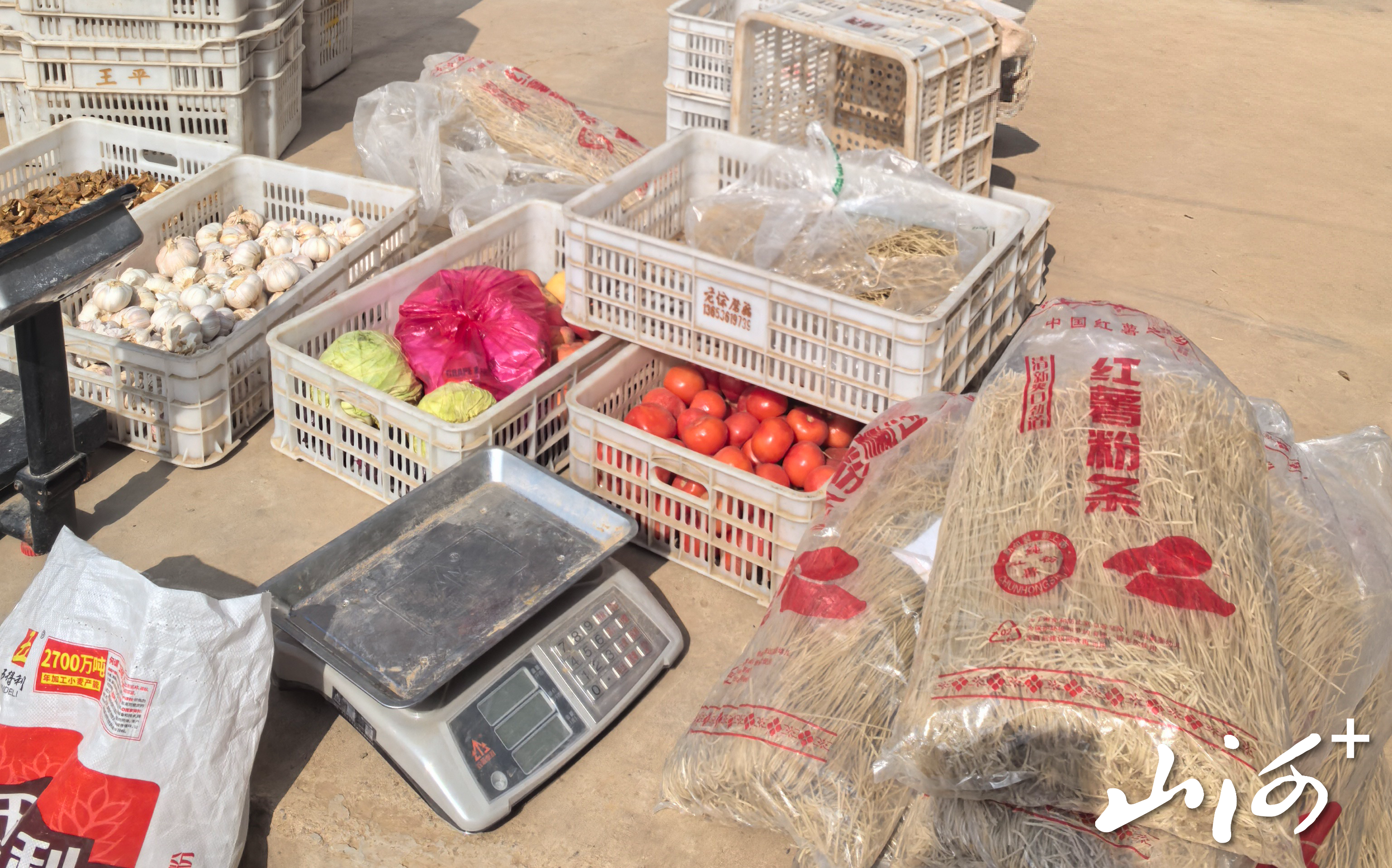 集市路边摊位上被盗的物品 集市路边摊位上被盗的物品