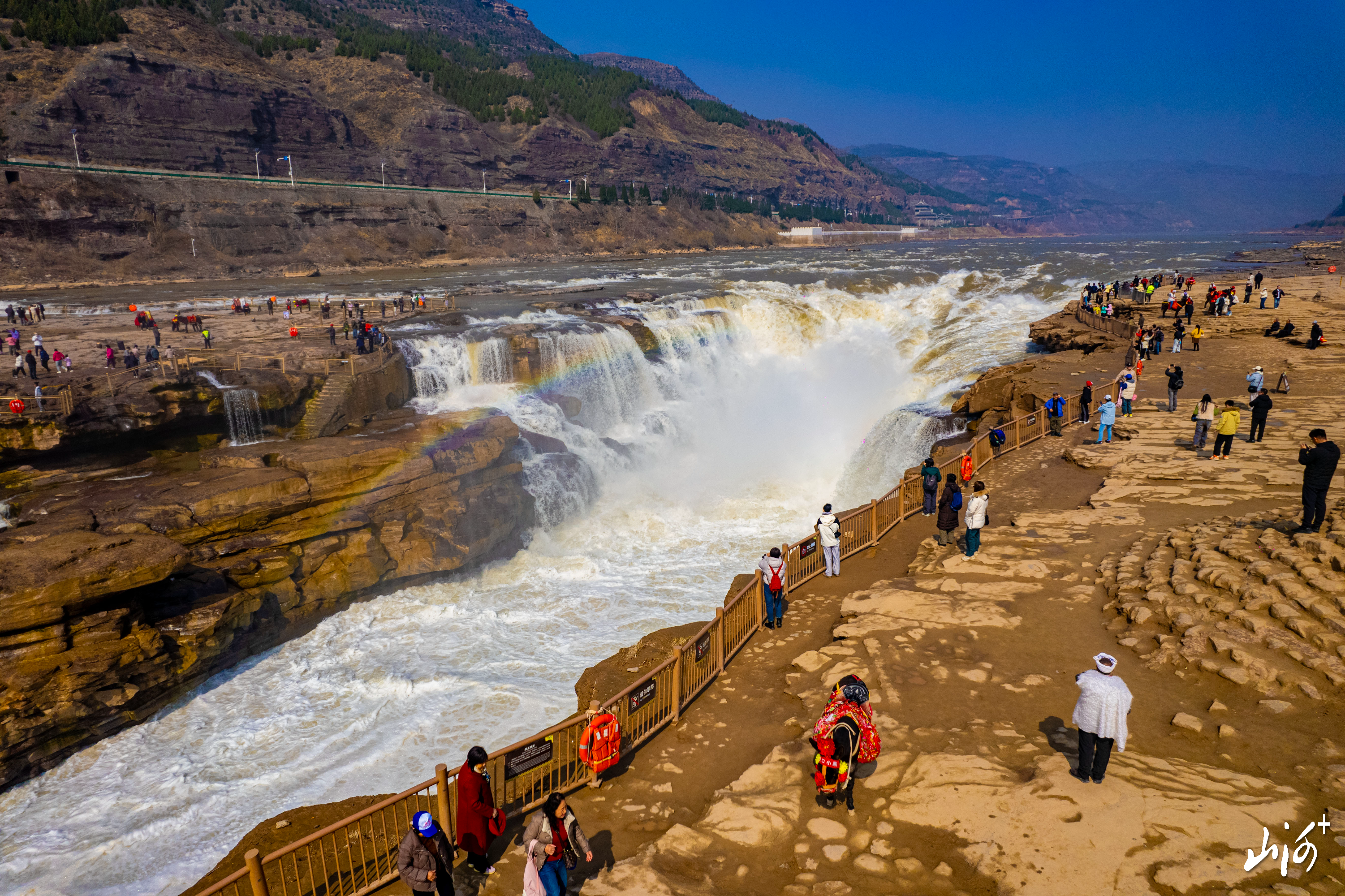 吉县壶口瀑布迎来“桃花汛”6