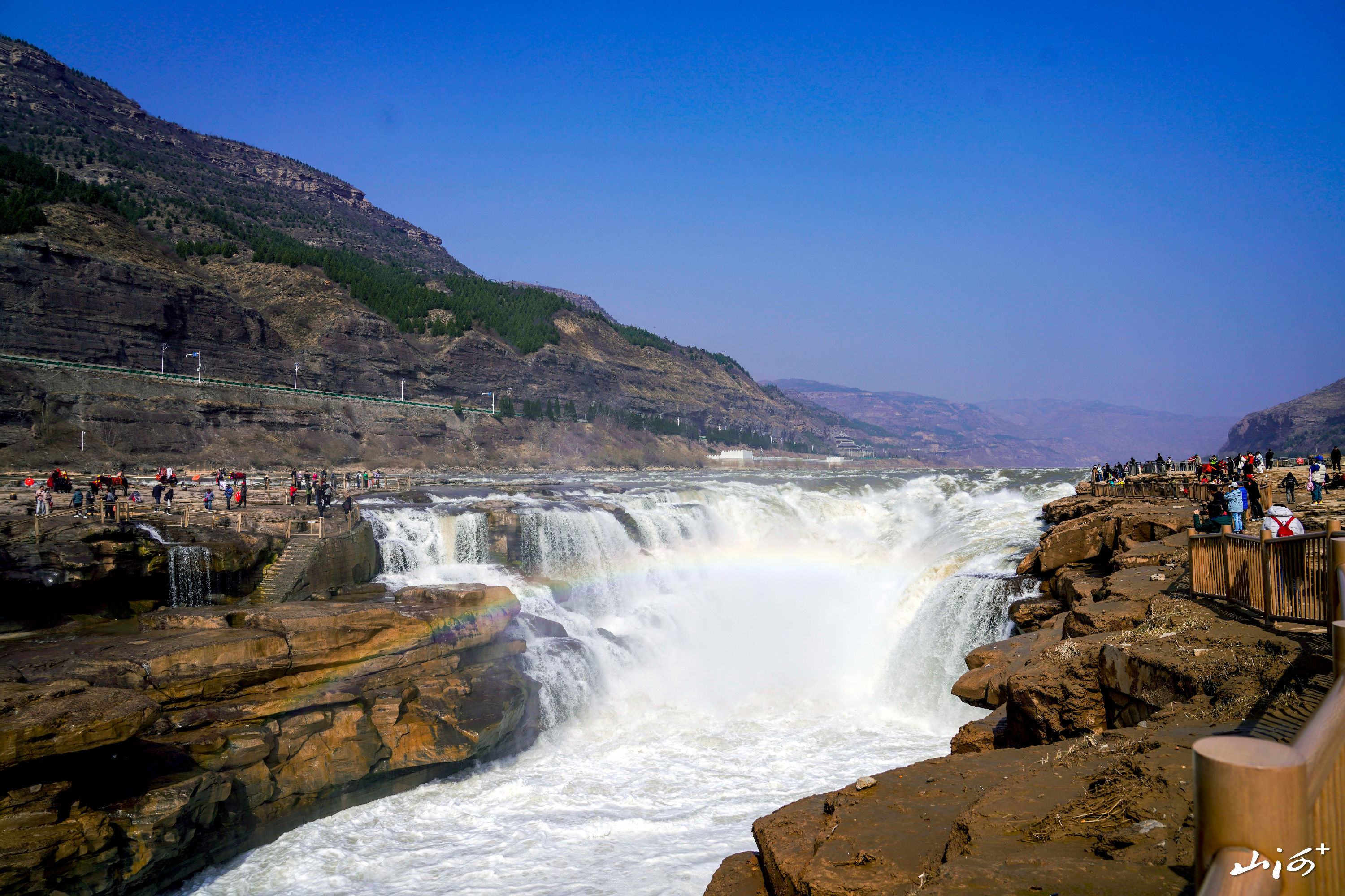 吉县壶口瀑布迎来“桃花汛”3