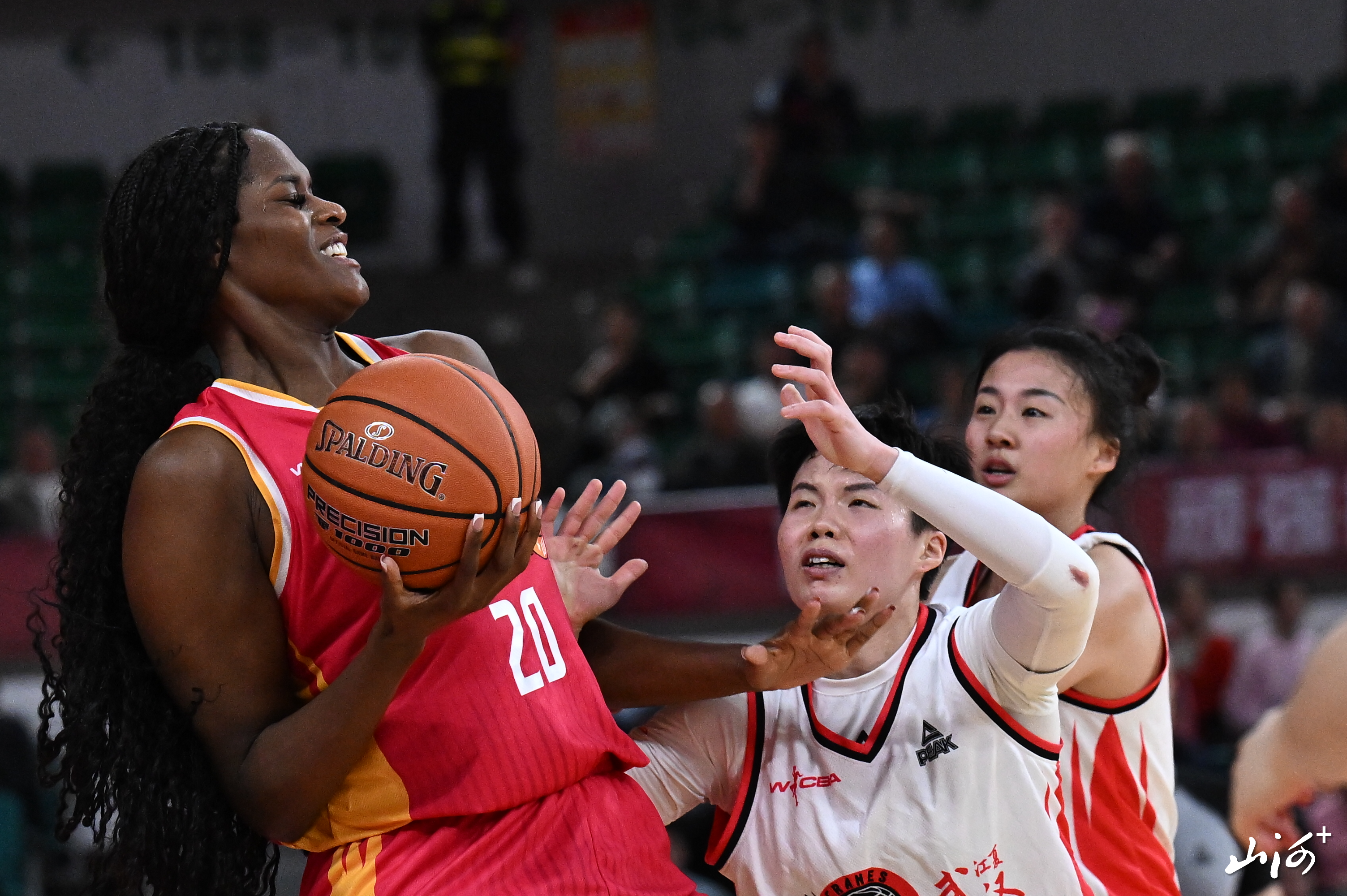 布朗篮下稳若泰山