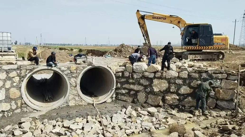 杏寨乡河疃村党支部组织专人修缮水利设施，保障春耕生产灌溉需求。