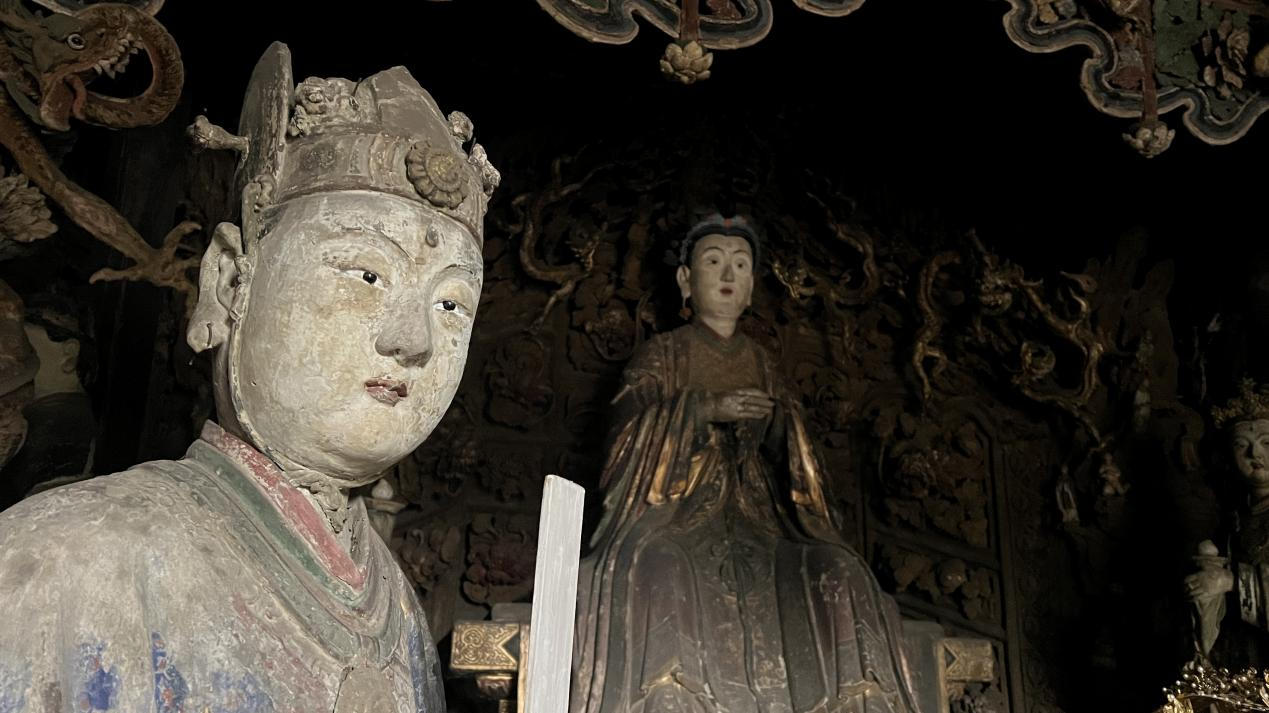 山西临汾后土庙圣母殿的彩塑。（杨旸/摄）