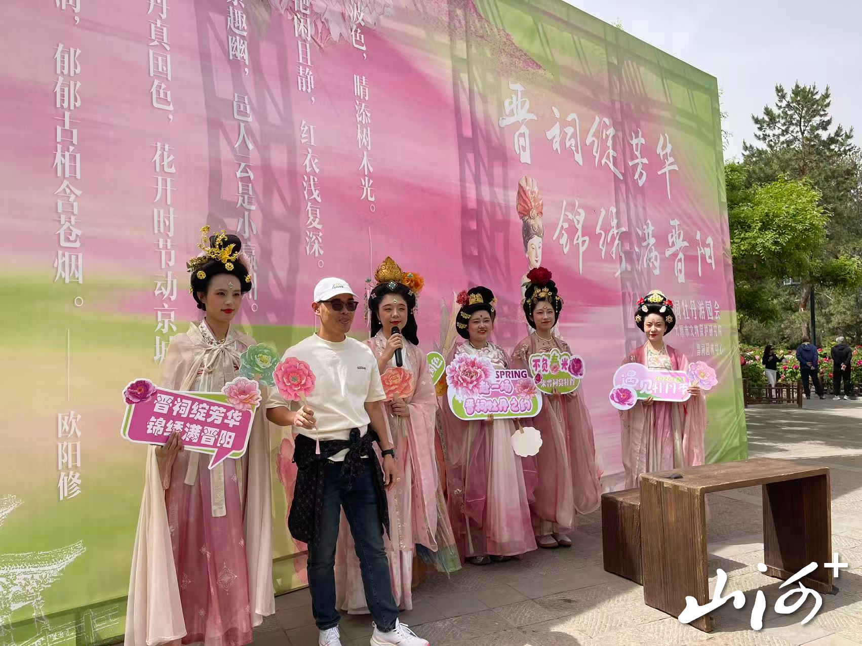 7b405b81e47a476d37b899e888063856