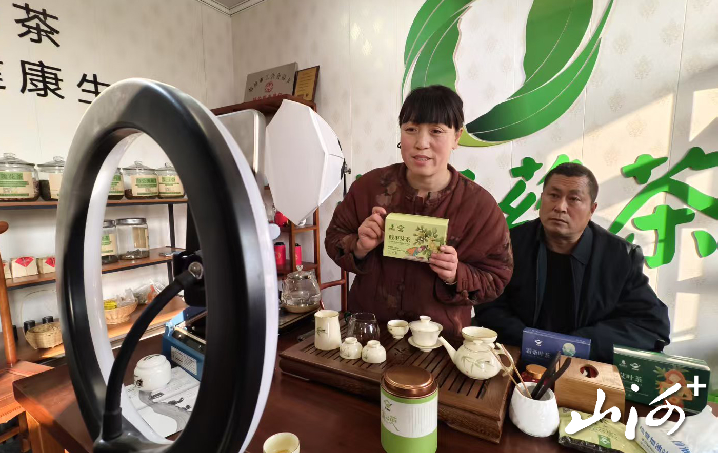 刘俊红和丈夫网上销售自家产品