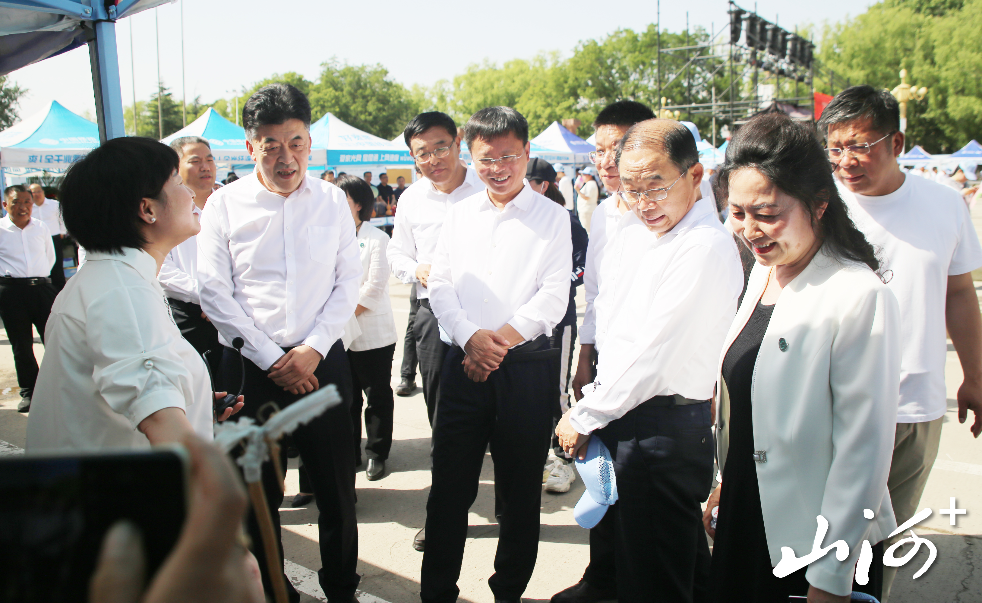 与会领导观摩 (2)