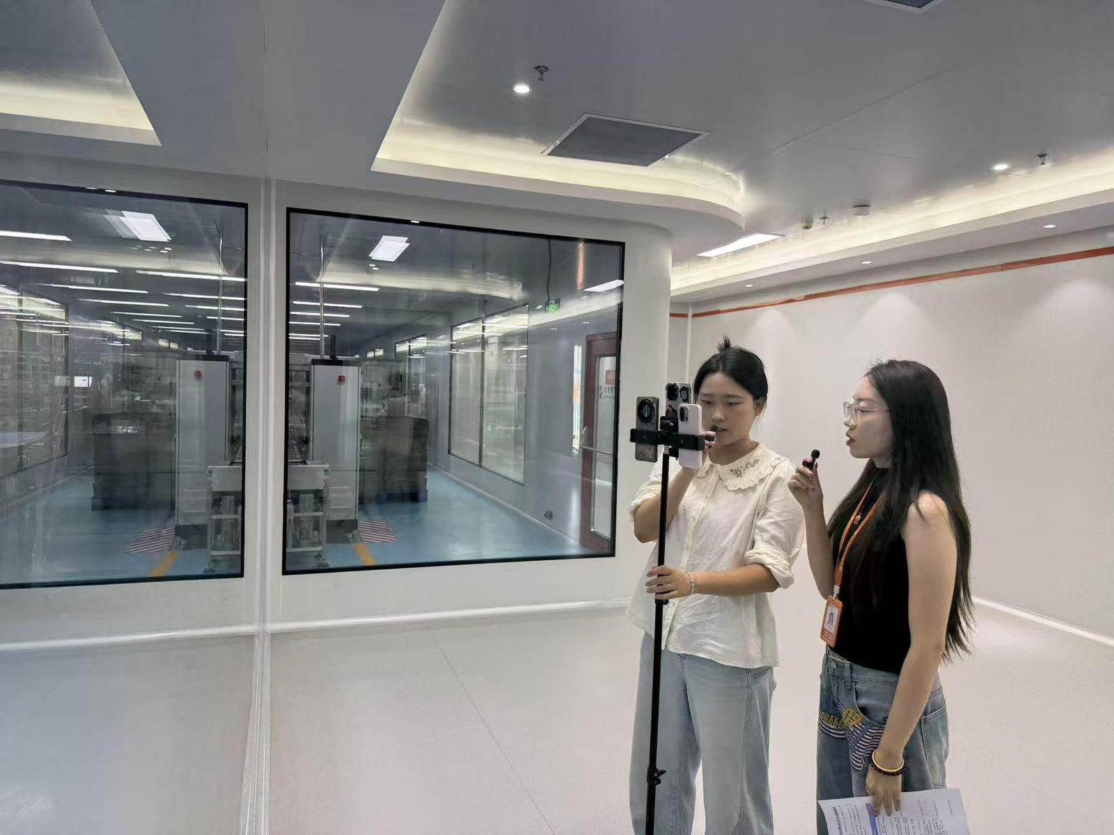 高平市人社局在山西众禾壹心集团有限责任公司开展带岗直播。高平市人社局供图